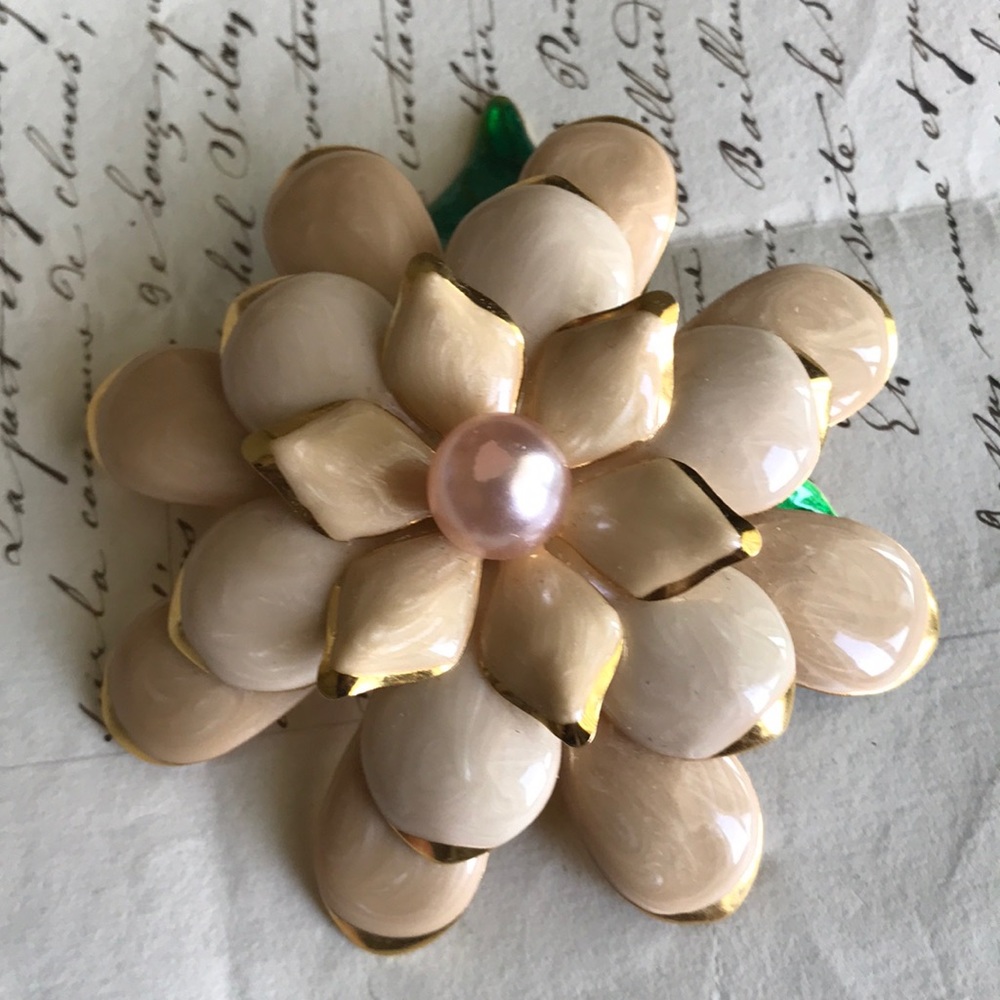 Joan Rivers Flower Brooch